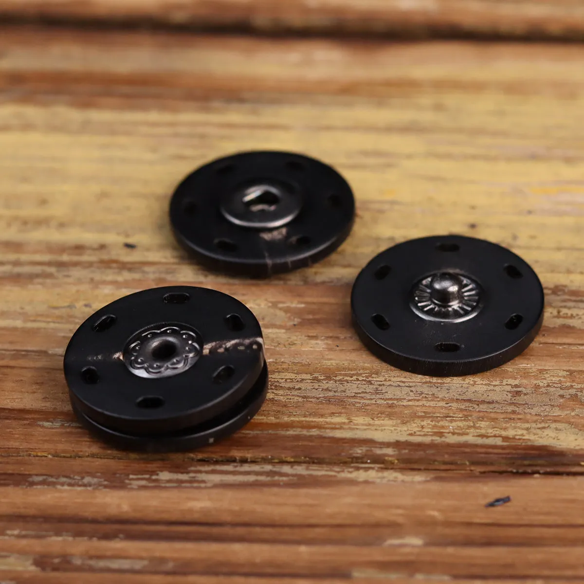 24-40L High-End Natural Black Genuine Horn Snap Buttons 3pcs