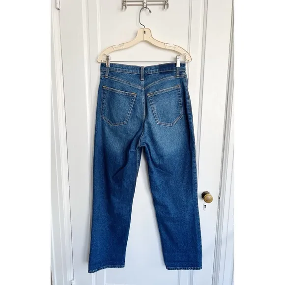 A&amp;F • Curve Love The 90s Straight Ultra High Rise jean medium dark wash