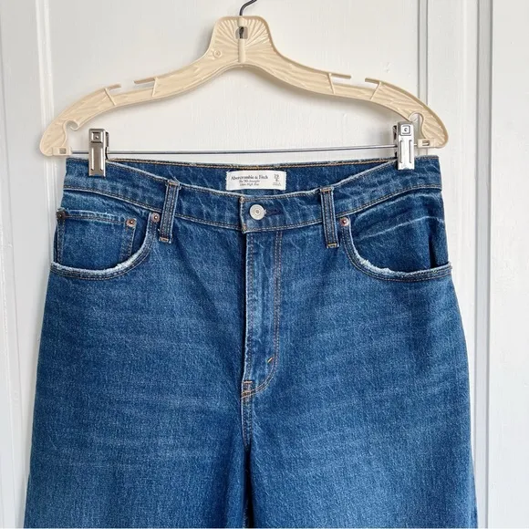 A&amp;F • Curve Love The 90s Straight Ultra High Rise jean medium dark wash