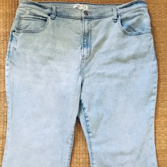 Abercrombie &amp; Fitch The Flare Ultra High Rise Stretch Jean In Light Blue Size 36