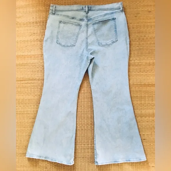 Abercrombie &amp; Fitch The Flare Ultra High Rise Stretch Jean In Light Blue Size 36