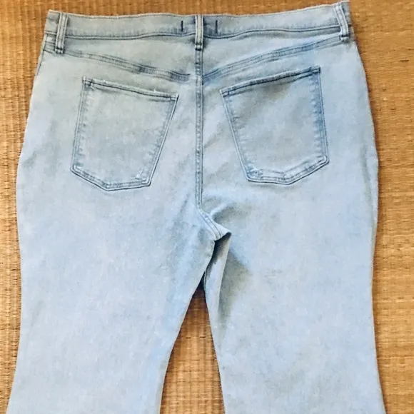 Abercrombie &amp; Fitch The Flare Ultra High Rise Stretch Jean In Light Blue Size 36