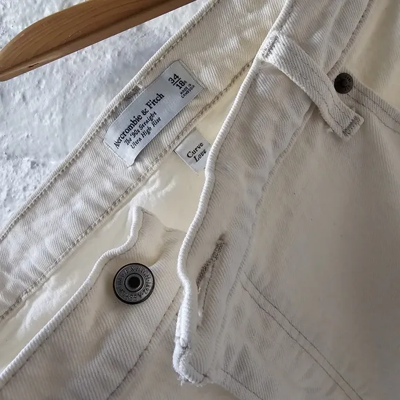 Abercrombie &amp; Fitch Ultra High Rise 90s Straight Jean Winter White Sz34