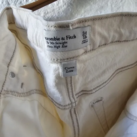 Abercrombie &amp; Fitch Ultra High Rise 90s Straight Jean Winter White Sz34