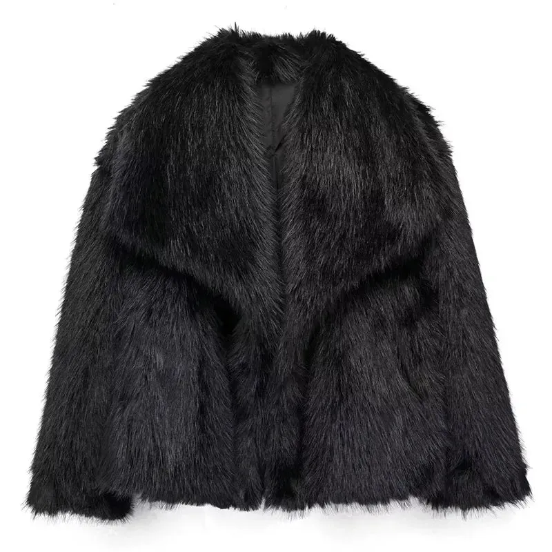 Aquille: A fashionable all-season coat for women