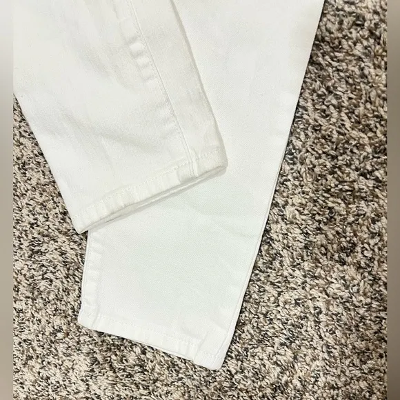 Brand new, never worn, Tory Burch White Bootcut Jeans- Size 25 Inseam 34.
