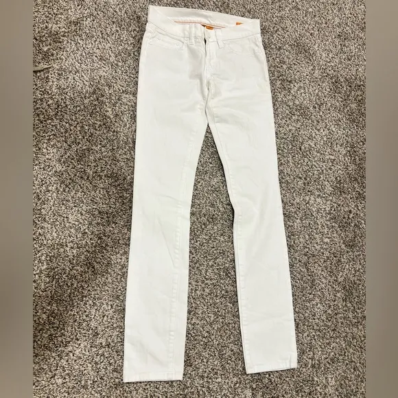 Brand new, never worn, Tory Burch White Bootcut Jeans- Size 25 Inseam 34.