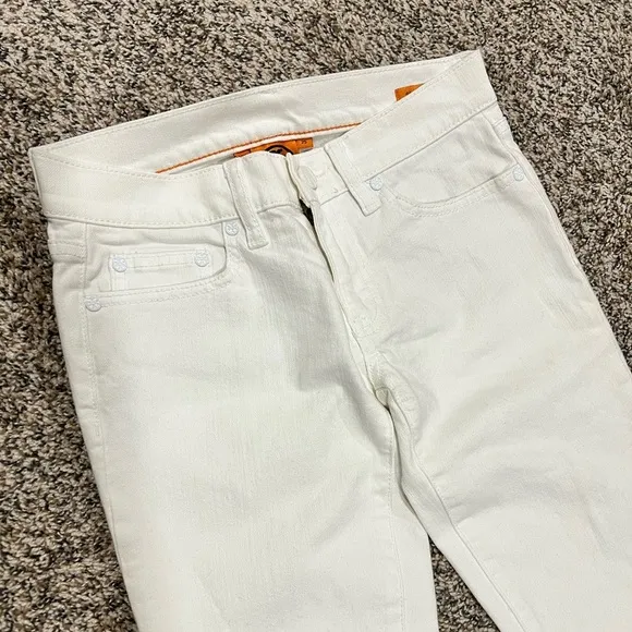 Brand new, never worn, Tory Burch White Bootcut Jeans- Size 25 Inseam 34.