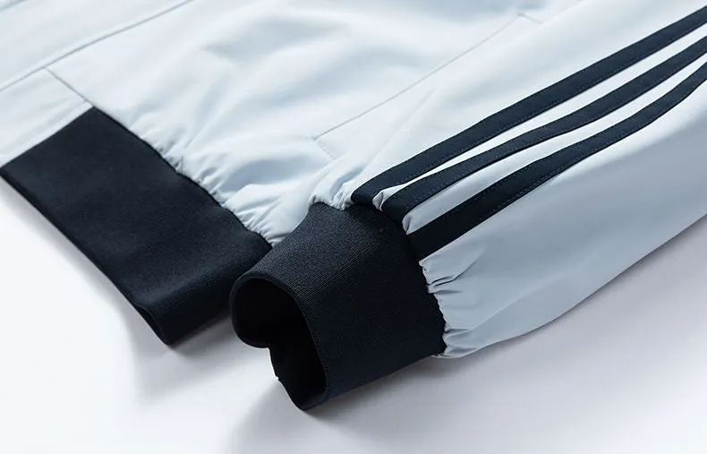 Easy-to-clean Men's Relaxed-fit Raincoat with Patchwork Design