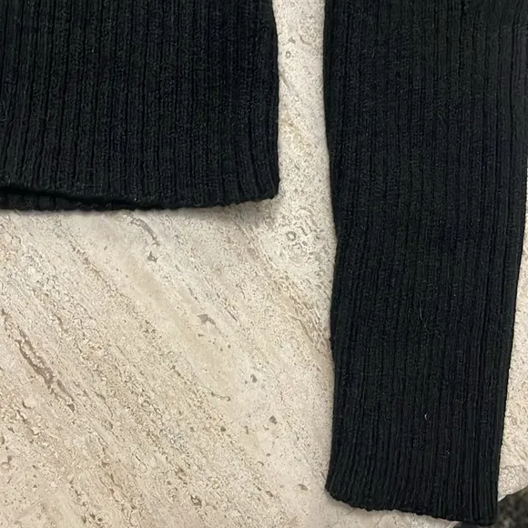 EXPRESS V-Neck Puff Sleeve Sweater Size Small Black Ribbed Long Sleeve NEW