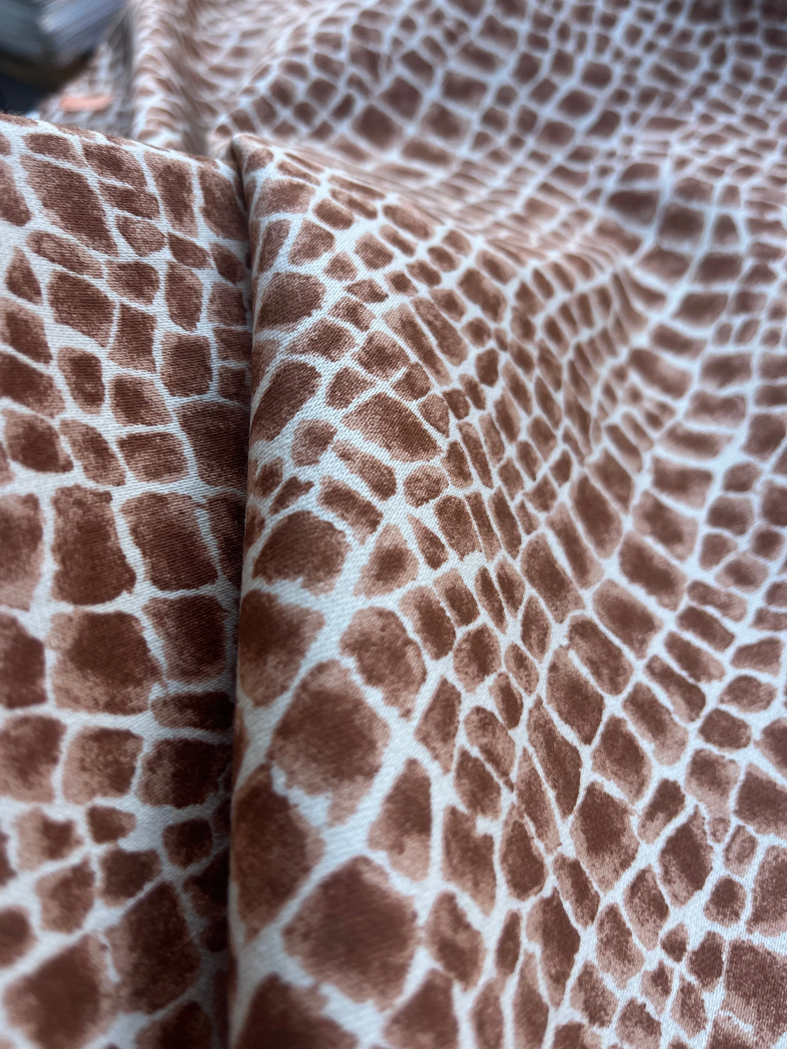 Fatima 011 cotton twill stretch with brown crocodile print