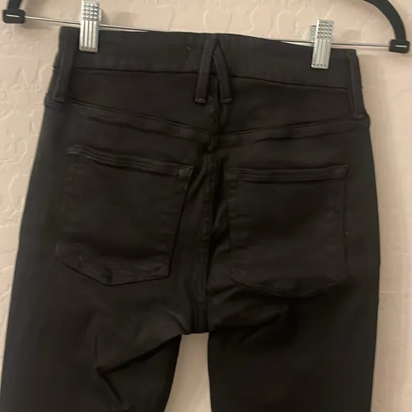 GOOD AMERICAN GOOD LEGS COATED SKINNY BLACK JEANS SIZE 25 in Black