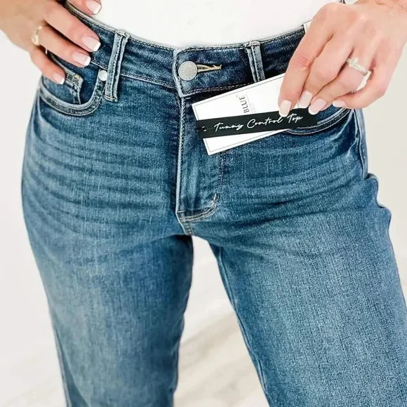 Judy Blue MidRise Tummy Control Jeans Straight Leg Denim mid rise 16 Plus size