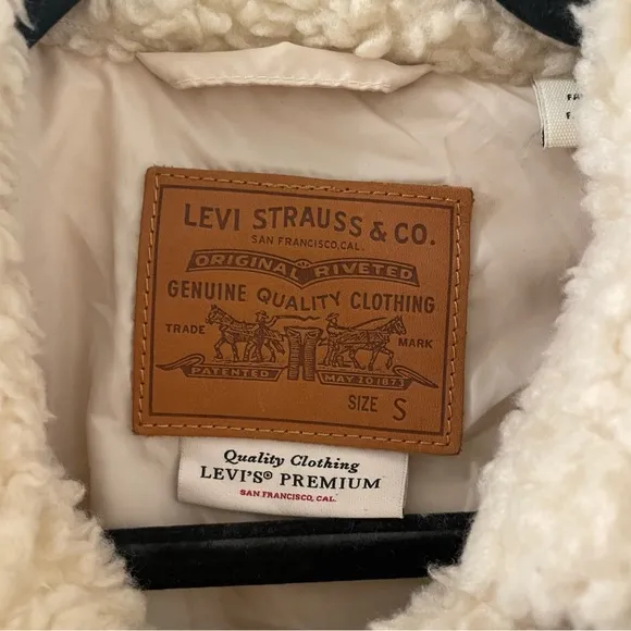 Levi’s Sherpa Trucker Cropped Ex Boyfriend Jacket Womens Size Small