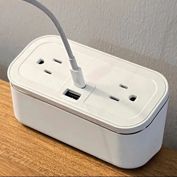 Mini Tabletop Power Cube Adds Outlets and Versatile USB Ports