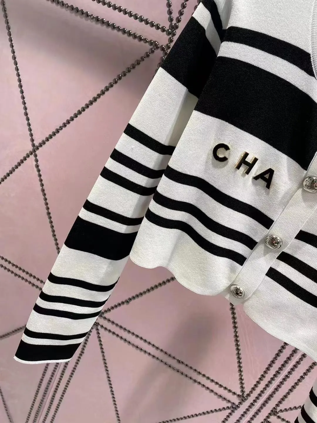 New Contrast Stripe Knit Cardigan