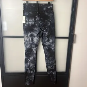 NWT Mother The Super Swooner Winding Paths Jeans in Black Size 27
