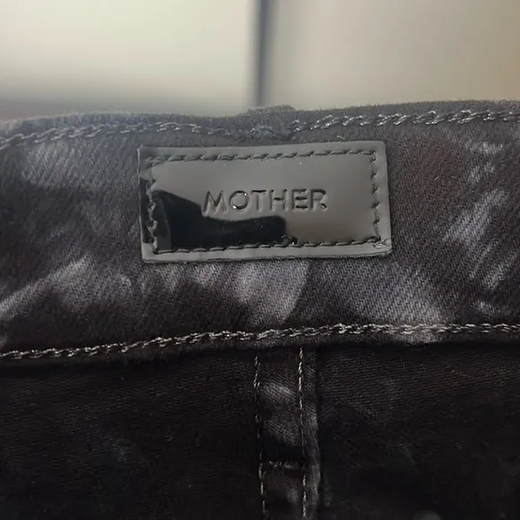NWT Mother The Super Swooner Winding Paths Jeans in Black Size 27