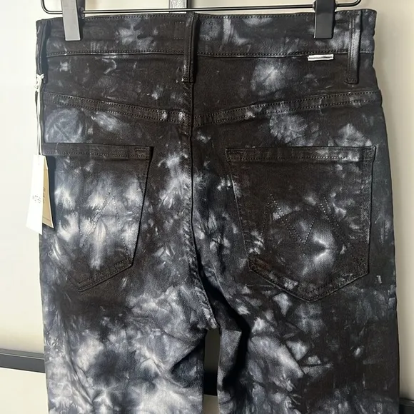 NWT Mother The Super Swooner Winding Paths Jeans in Black Size 27