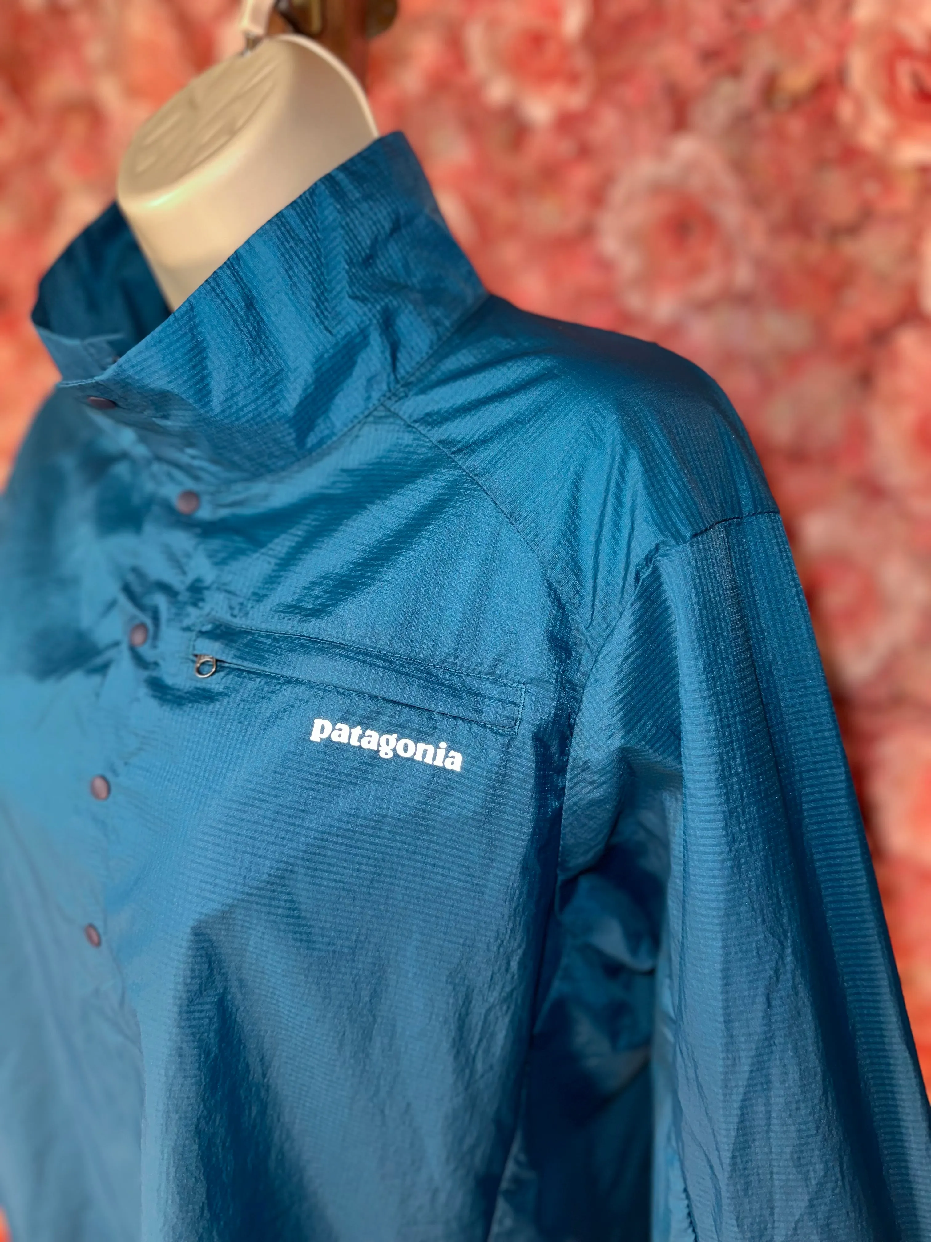 Patagonia (Medium) Blue Lightweight Quarter Button Up Windbreaker