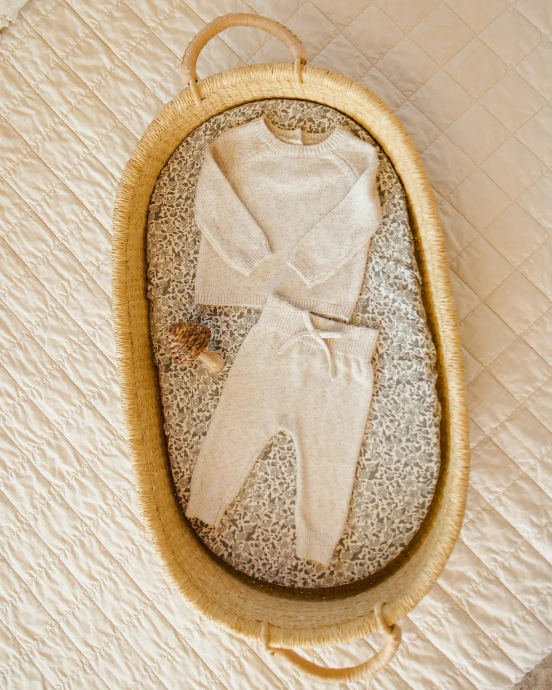 QUINCY MAE Organic Bassinet Crib Sheet || Green Garden
