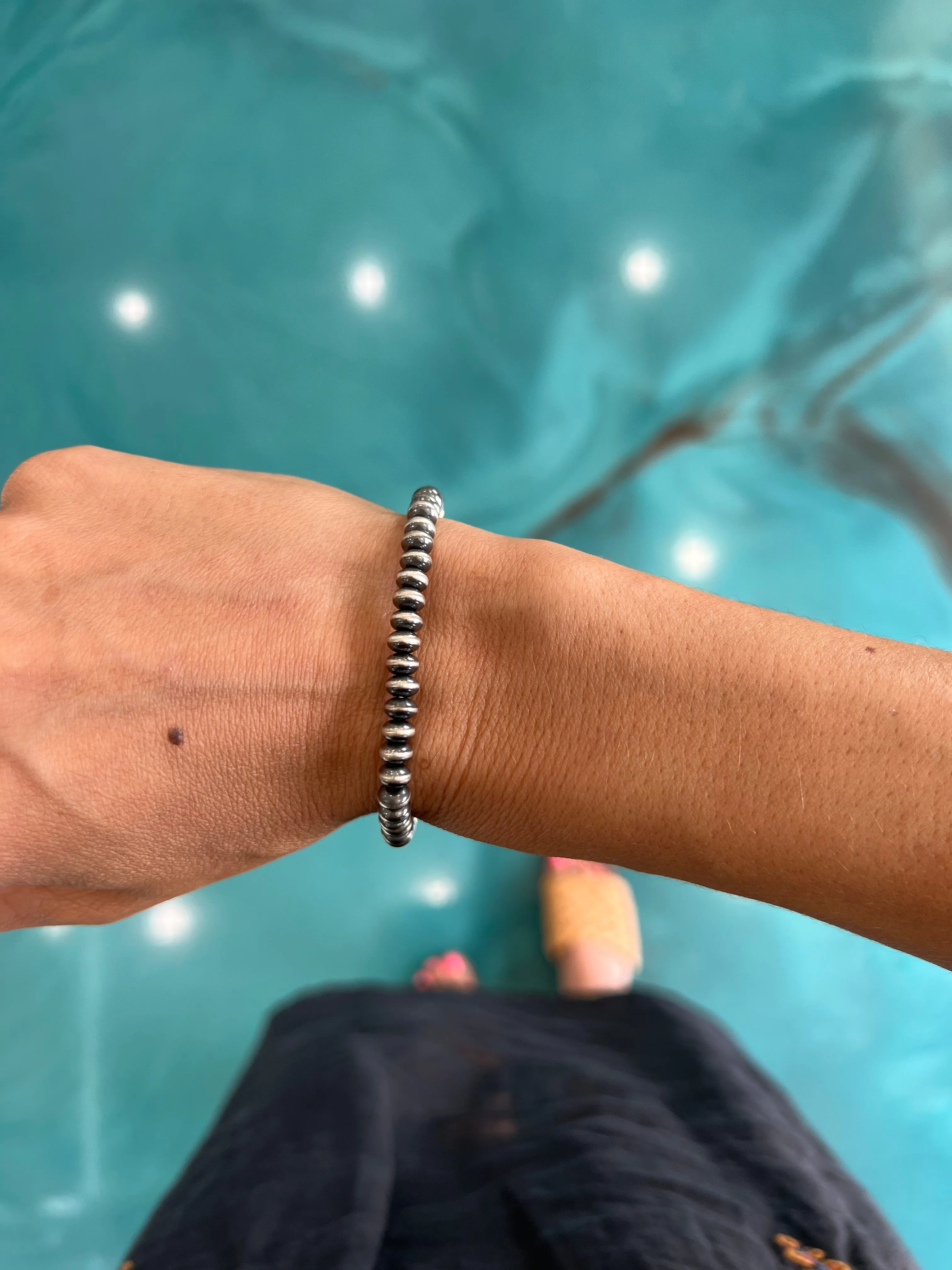 Saucer Navajo Pearl Stretch Bracelet - 5mm