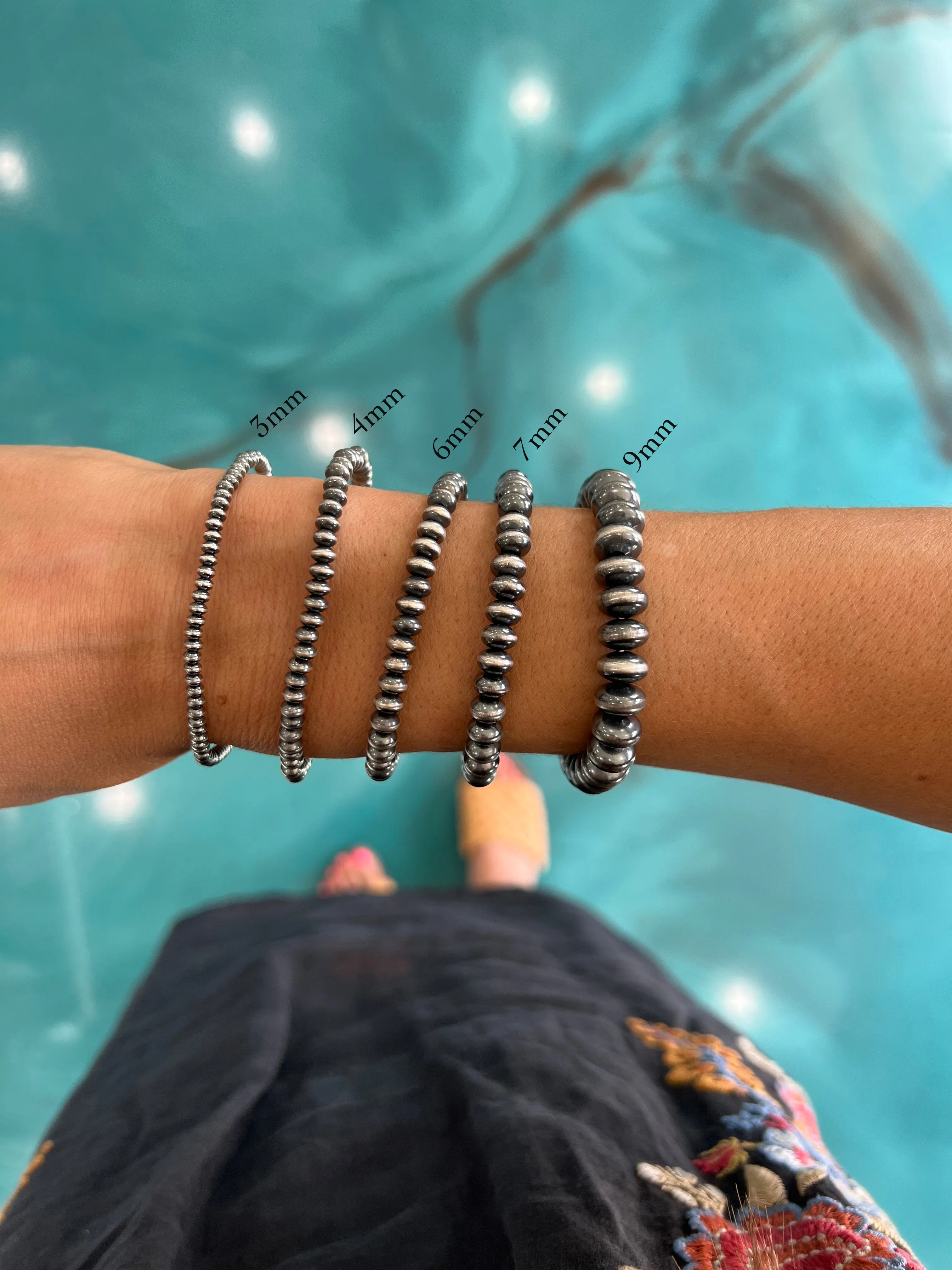 Saucer Navajo Pearl Stretch Bracelet - 5mm