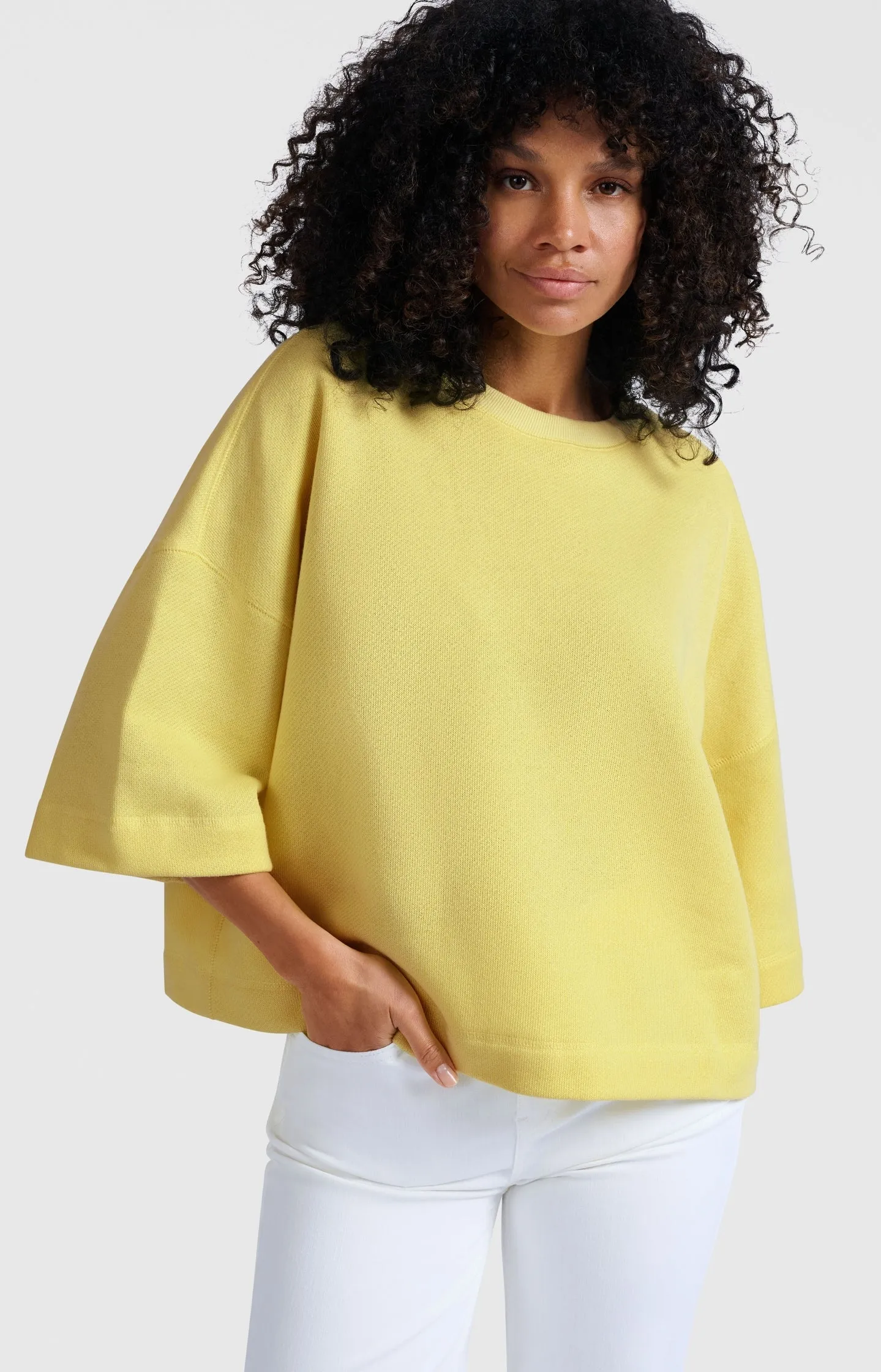 Short-sleeve sweatshirt with relaxed fit