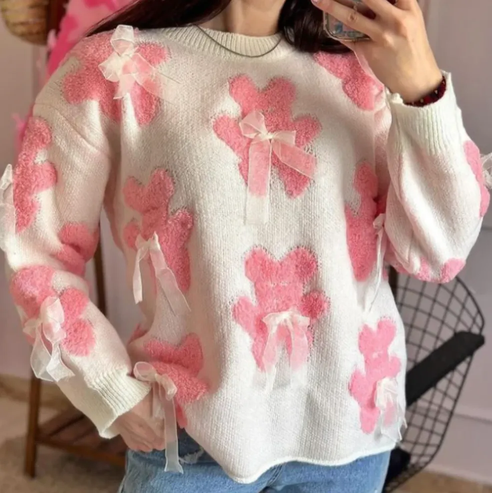 Stylish Laia women's sweater, versatile for all occasions