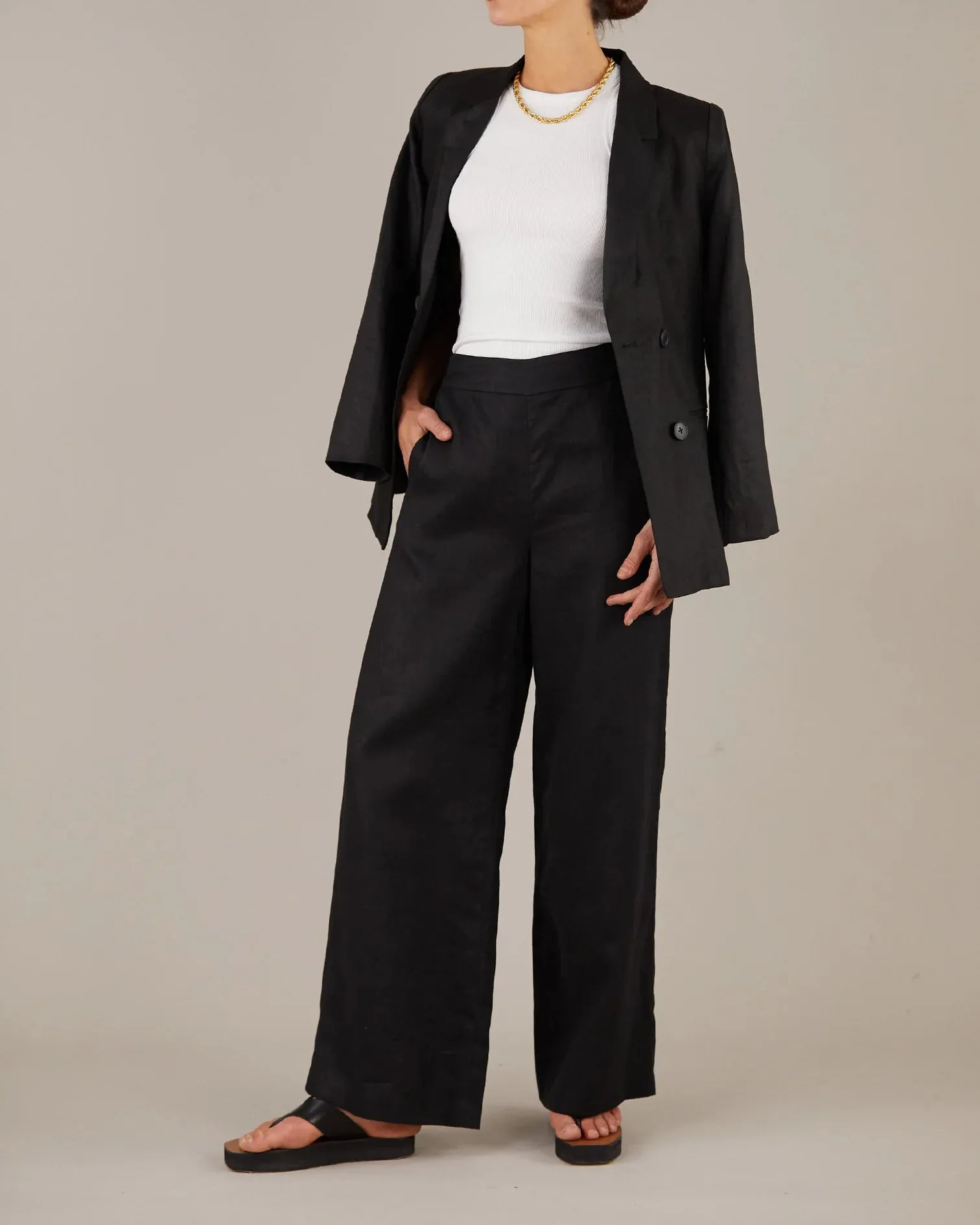 The Azure Linen Blazer - Black
