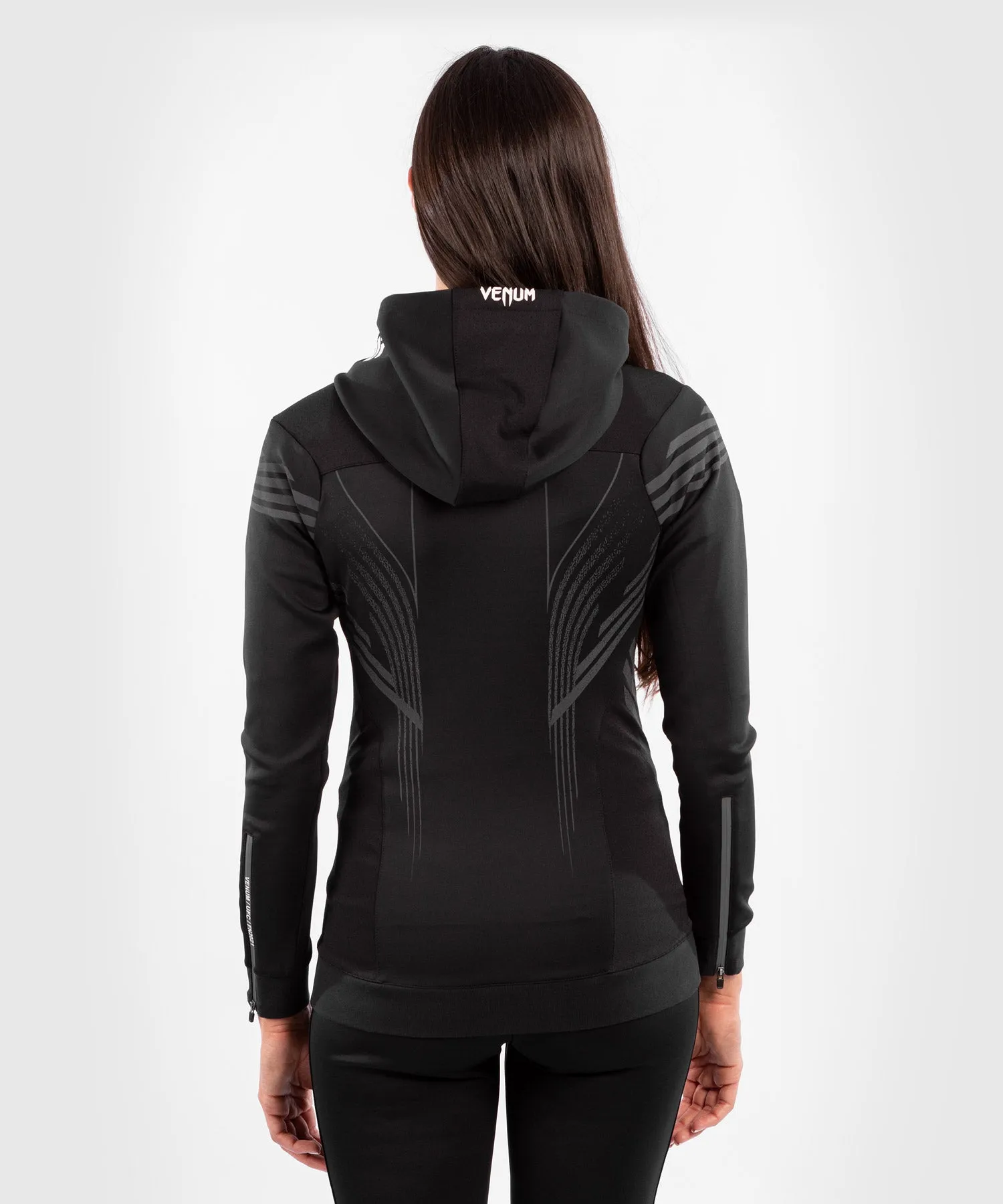 UFC Venum Gepersonaliseerd Authentic Fight Night Walkout Hoodie voor dames - Zwart