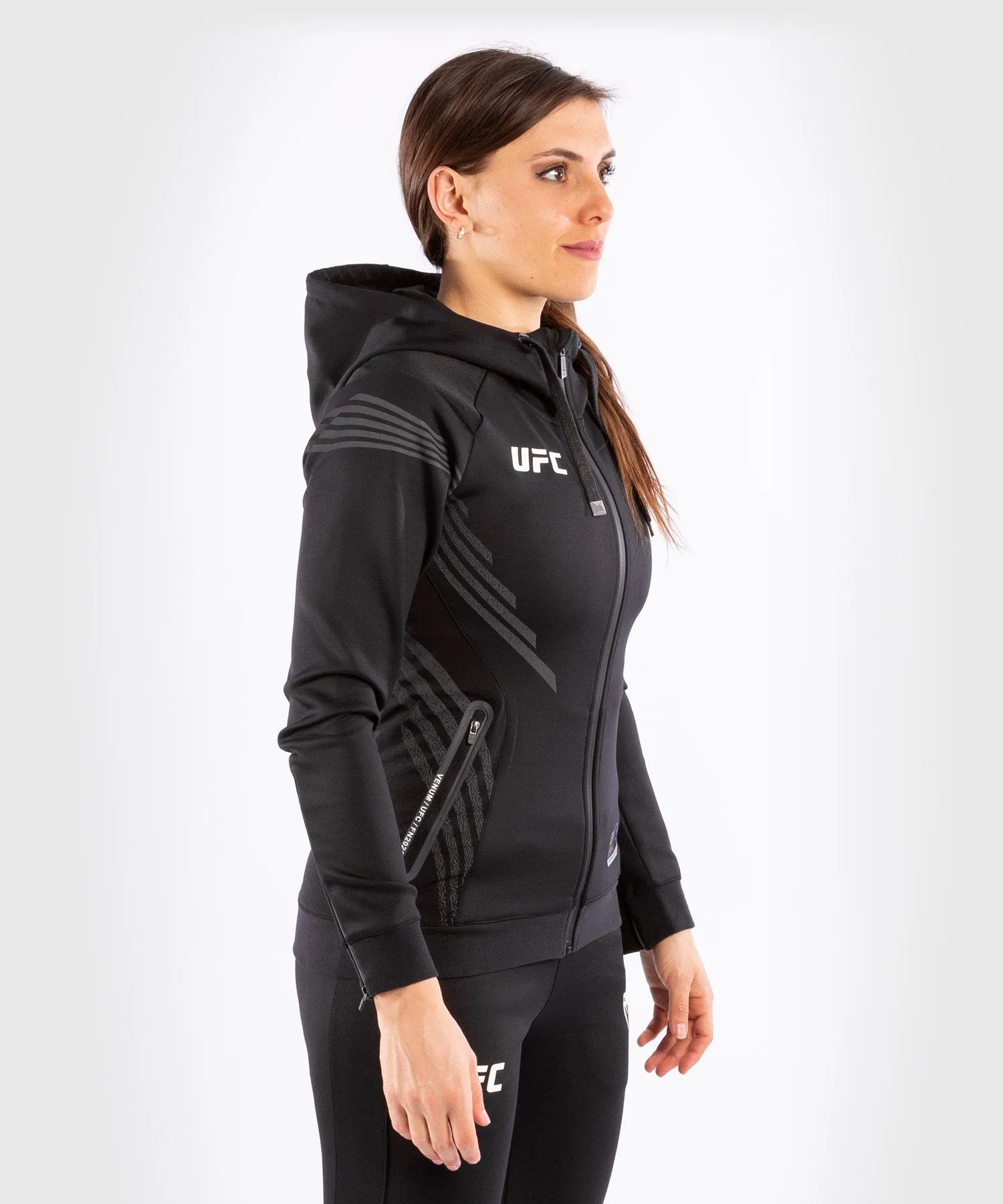 UFC Venum Gepersonaliseerd Authentic Fight Night Walkout Hoodie voor dames - Zwart