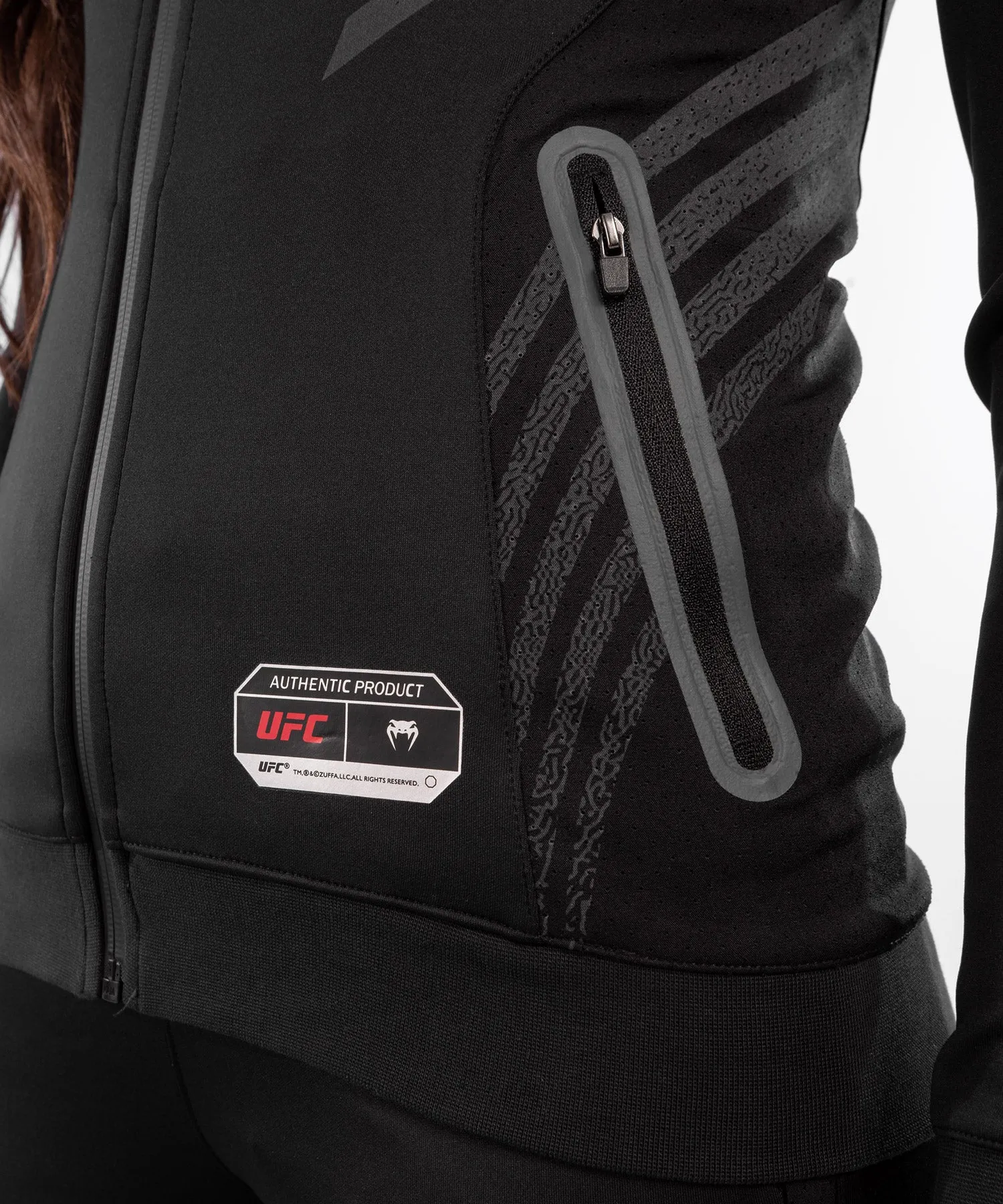 UFC Venum Gepersonaliseerd Authentic Fight Night Walkout Hoodie voor dames - Zwart