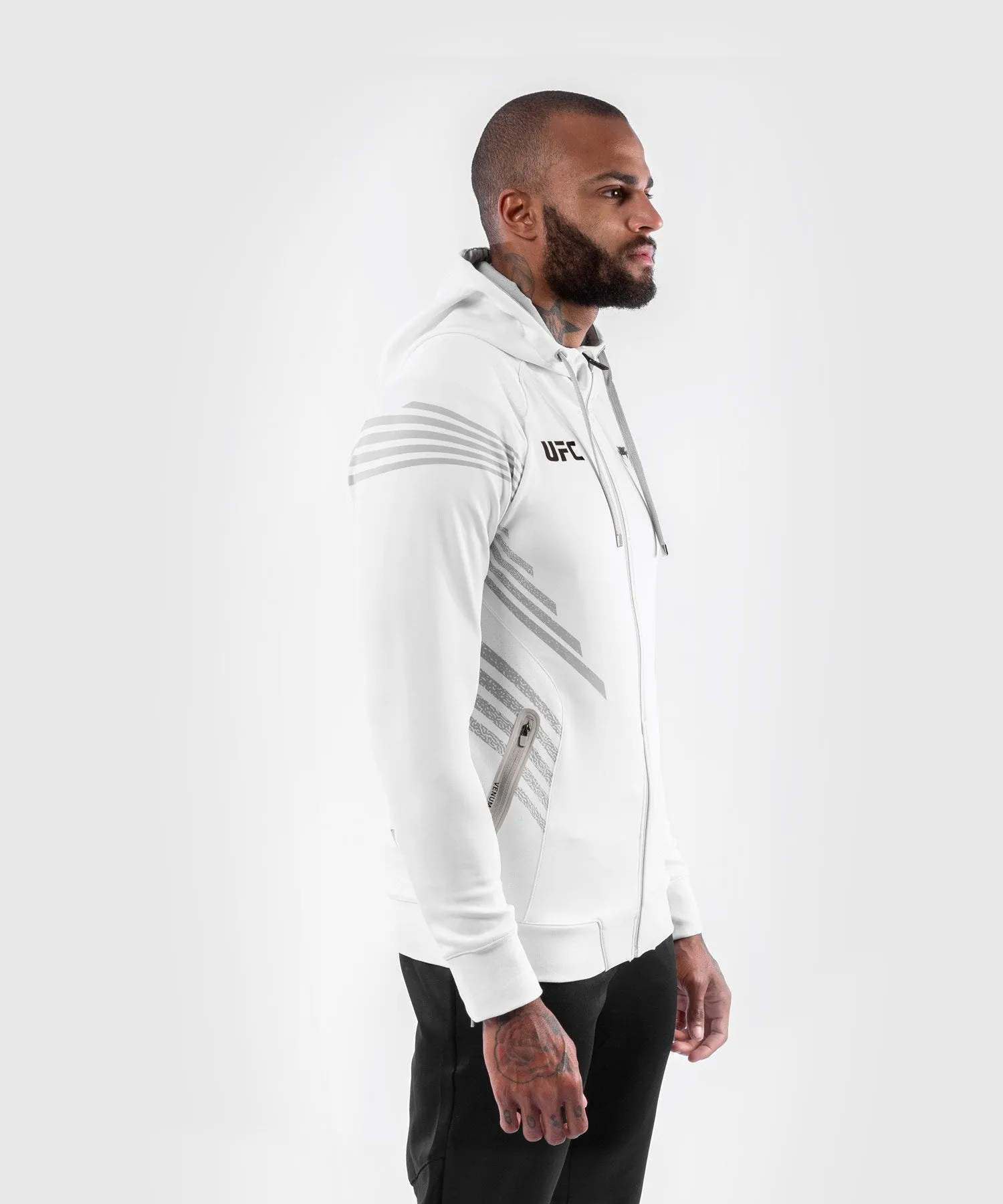 UFC Venum Gepersonaliseerd Authentic Fight Night Walkout Hoodie voor heren - Wit