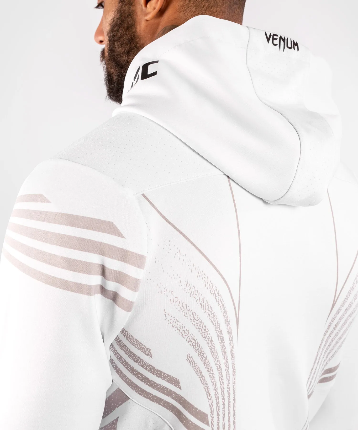 UFC Venum Gepersonaliseerd Authentic Fight Night Walkout Hoodie voor heren - Wit