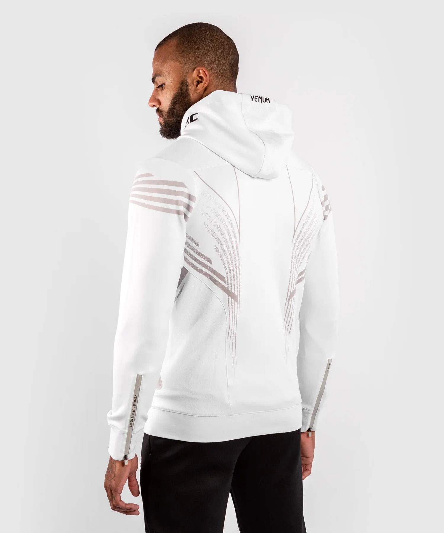 UFC Venum Gepersonaliseerd Authentic Fight Night Walkout Hoodie voor heren - Wit