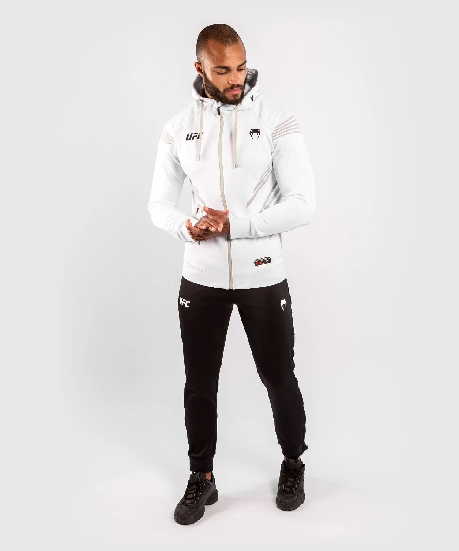 UFC Venum Gepersonaliseerd Authentic Fight Night Walkout Hoodie voor heren - Wit