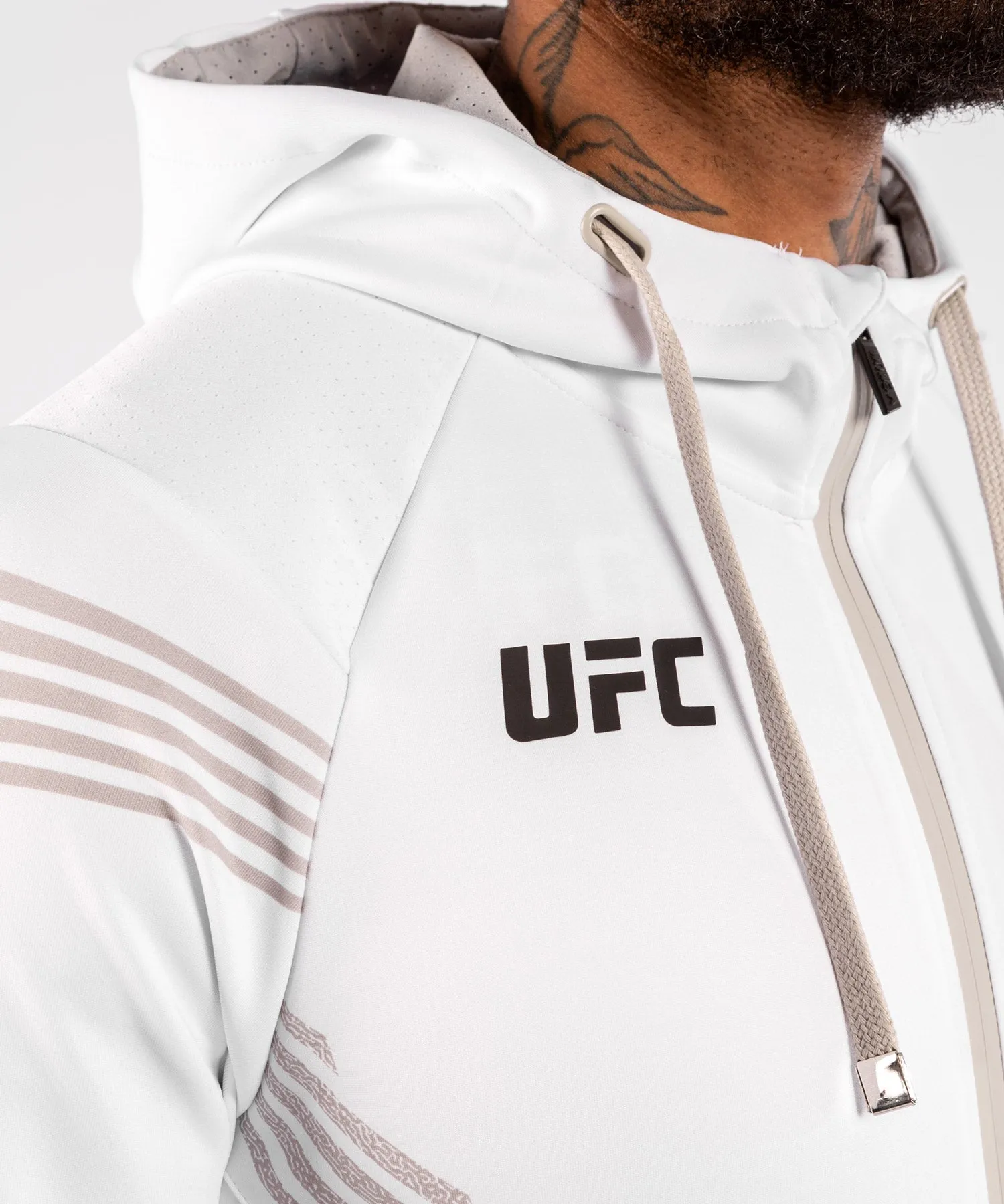 UFC Venum Gepersonaliseerd Authentic Fight Night Walkout Hoodie voor heren - Wit