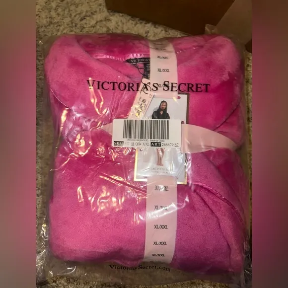 Victoria’s Secret cute  sexy pink fuchsia short cozy robe size XL/2XL🩷✨💕💗