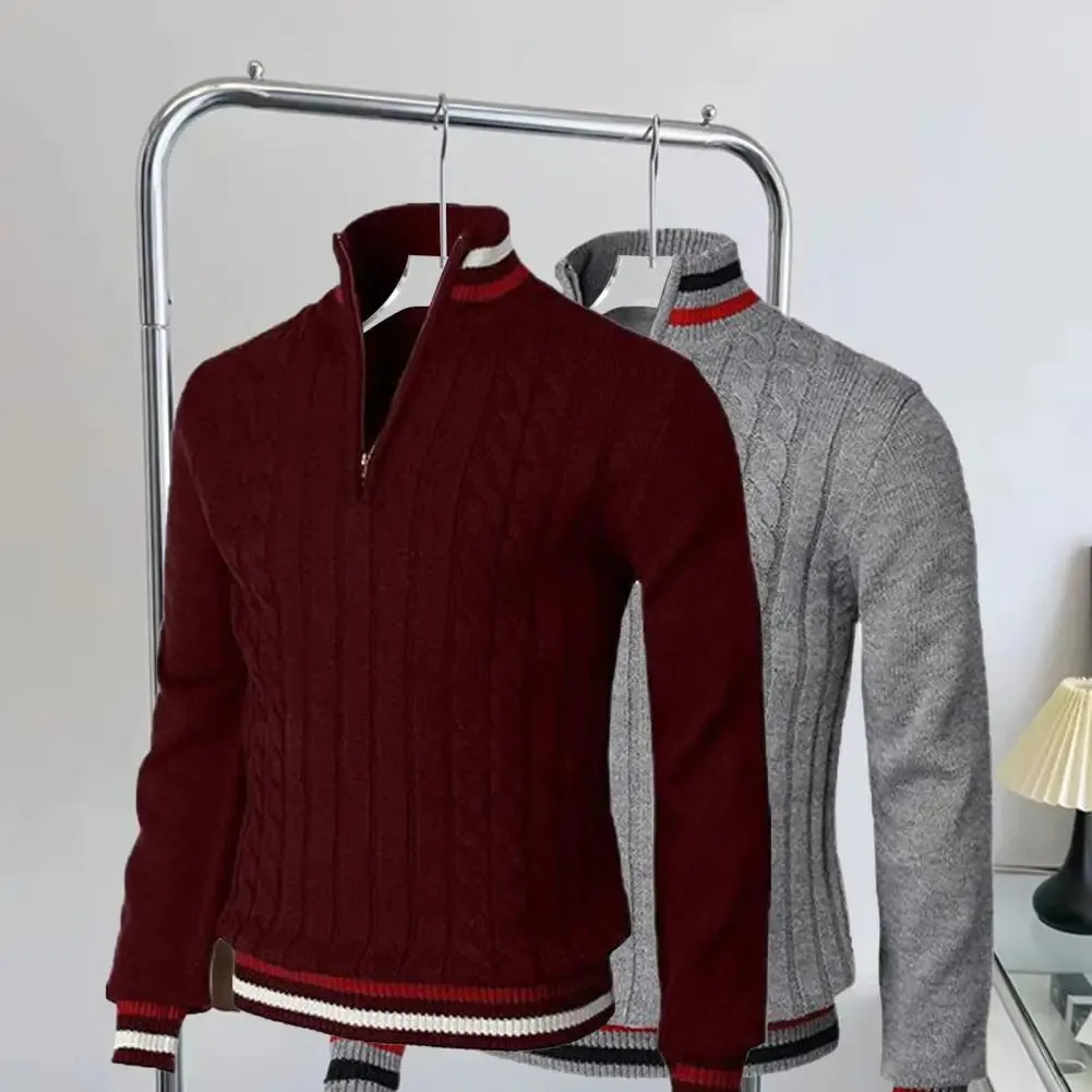 Warm and fashionable pullover with zipper for fall/winter