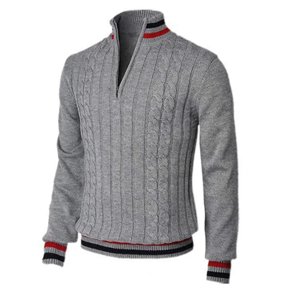 Warm and fashionable pullover with zipper for fall/winter