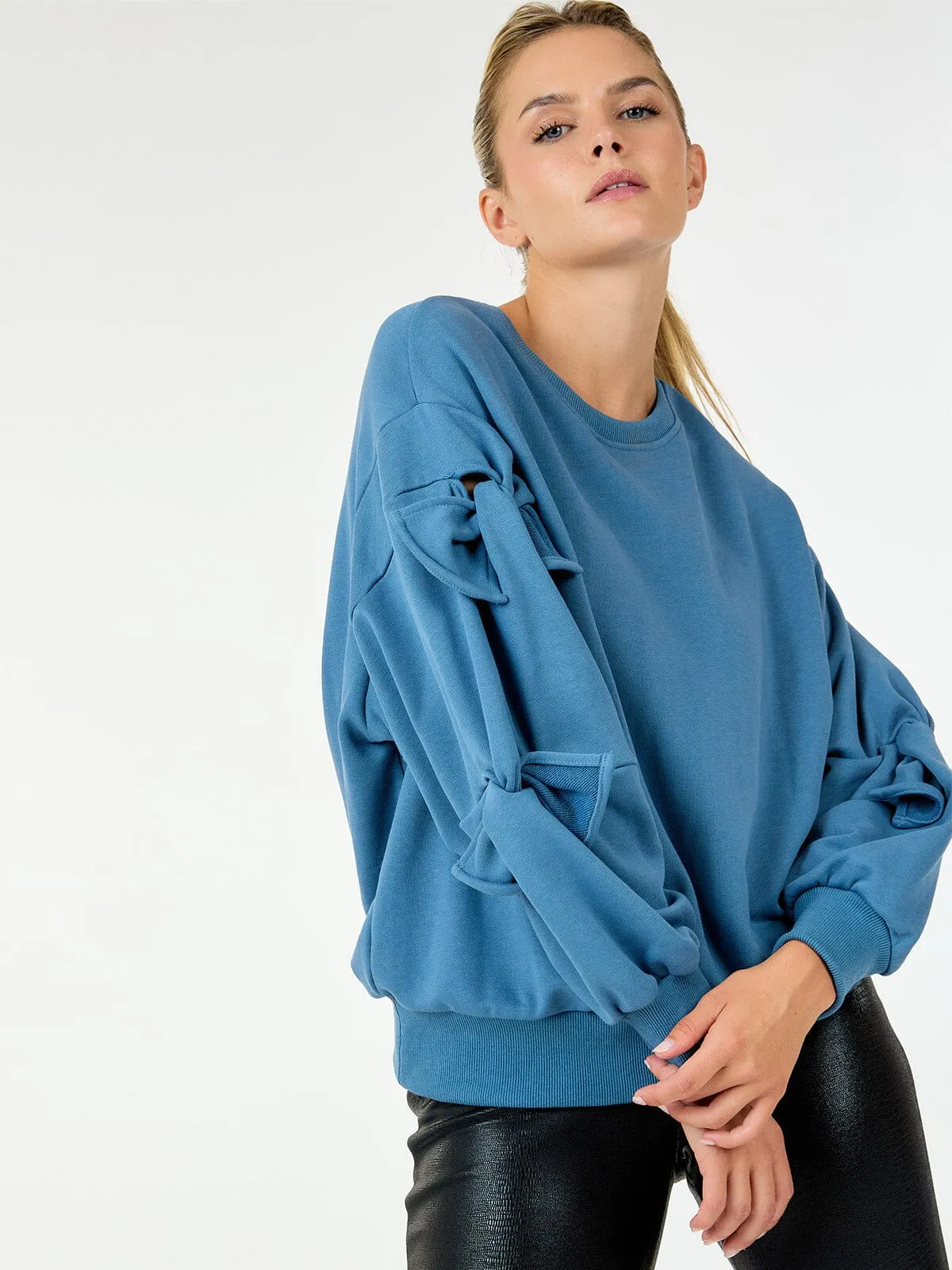 WOMEN'S LONG DETAILED SLEEVE PULLOVER SWEATER