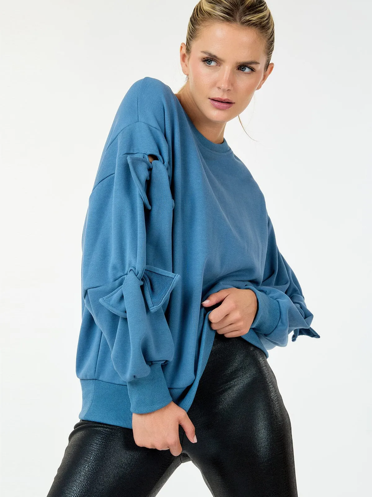 WOMEN'S LONG DETAILED SLEEVE PULLOVER SWEATER