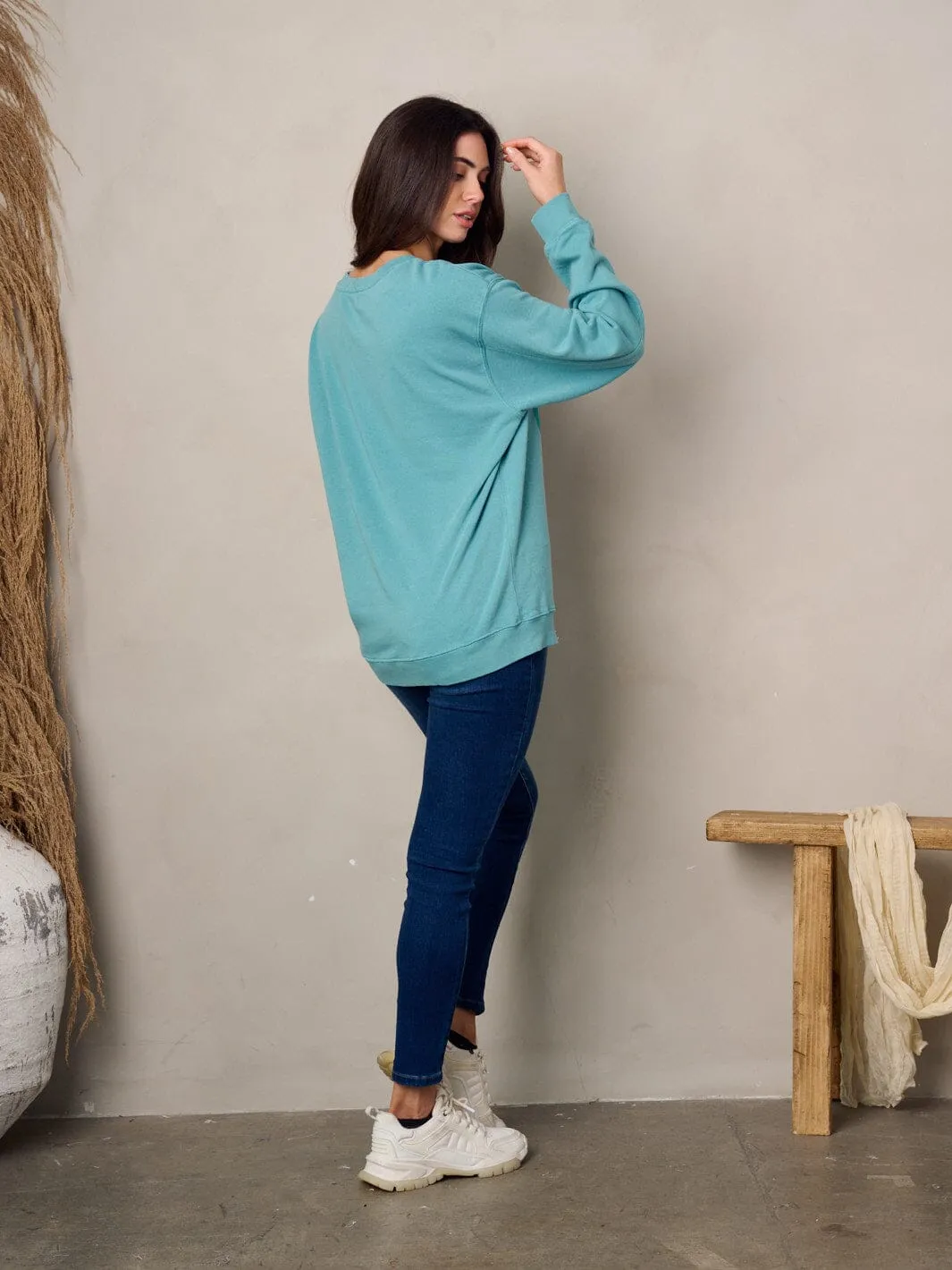 WOMEN'S LONG SLEEVE GRAPHIC SWEATER