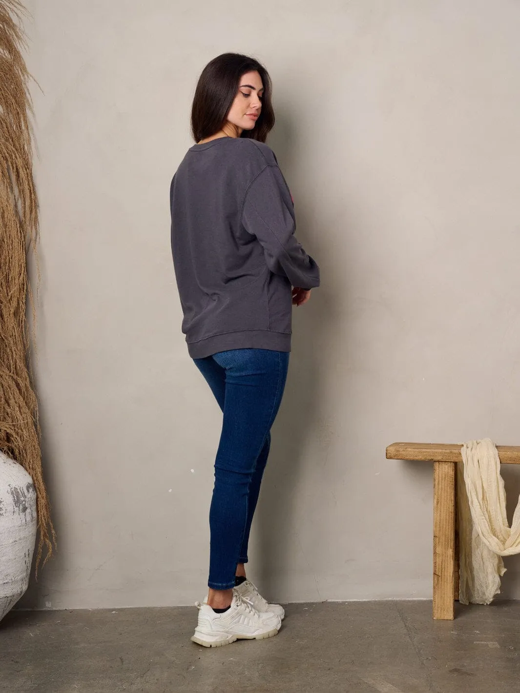 WOMEN'S LONG SLEEVE GRAPHIC SWEATER
